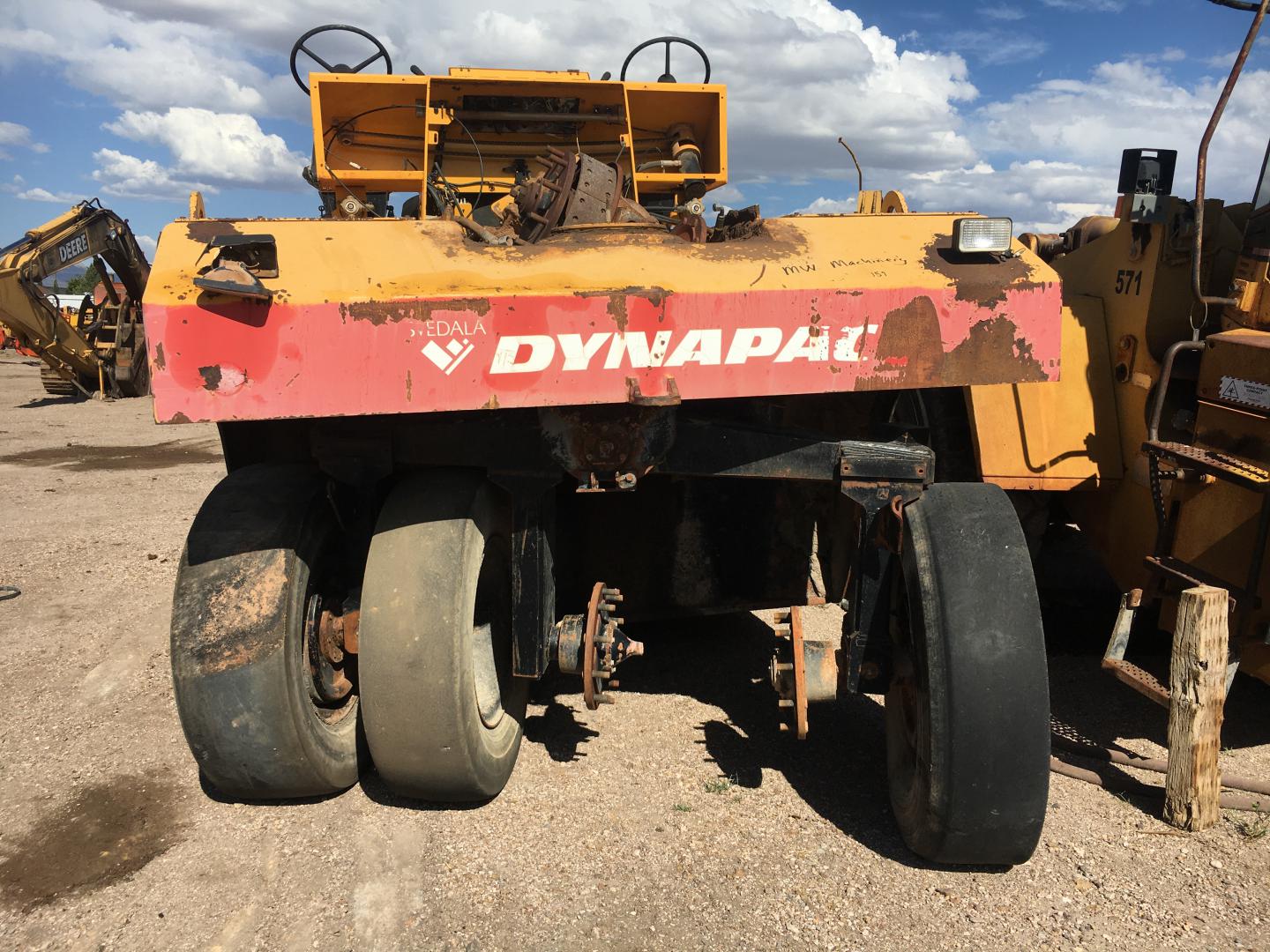 ./imagenes/INVOICE/2019/16939/COMPACTADOR NEUMATICO PARA PARTES DYNAPAC CP271 (5).JPG